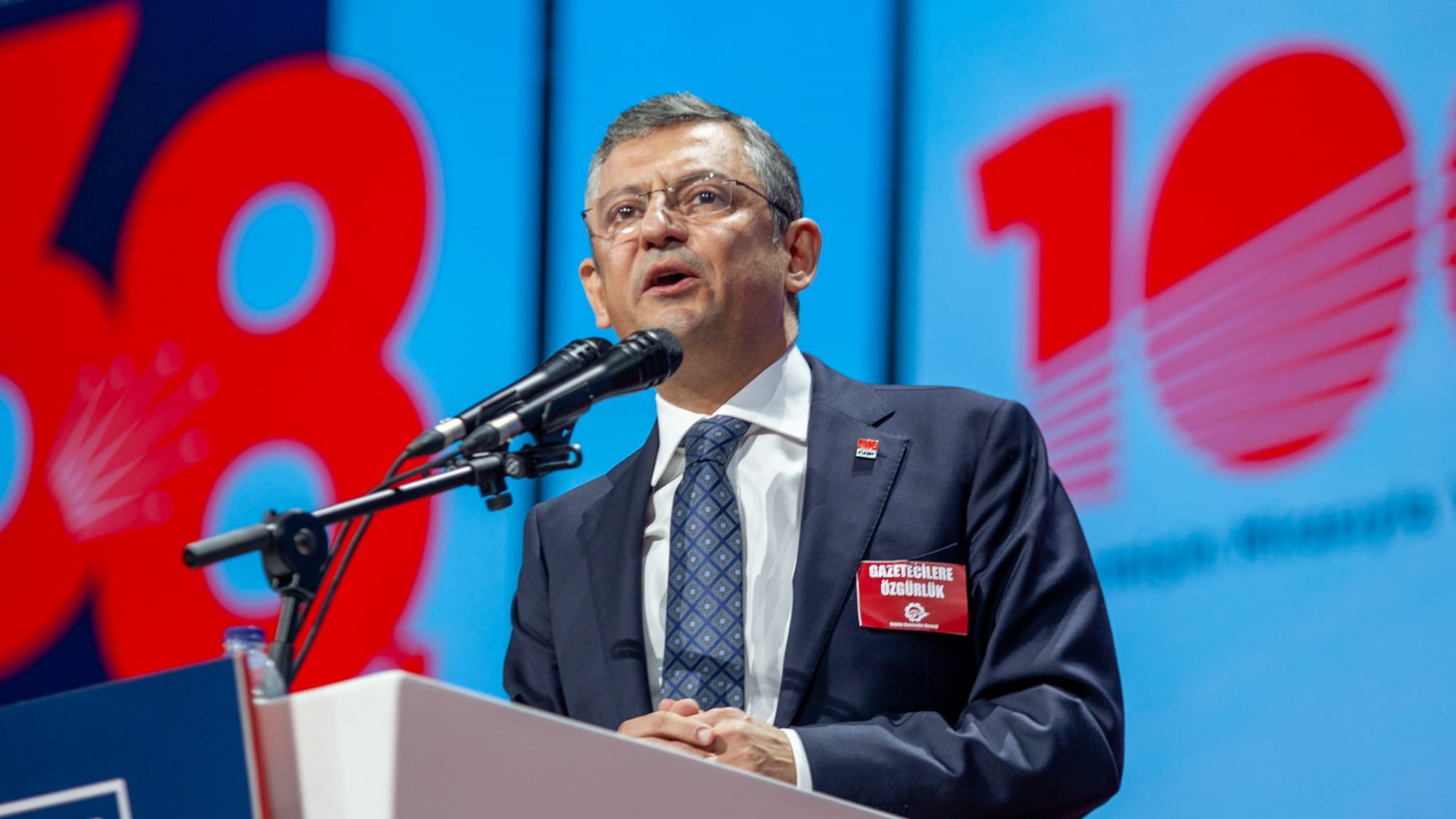 Τουρκία: Τέλος εποχής για Κιλιτσντάρογλου, νέος πρόεδρος του CHP ο Οζγκιούρ Οζέλ