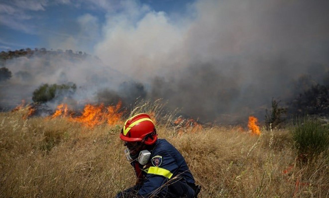 Φωτιά στην Κάρυστο: Εκκενώθηκαν δύο χωριά , απειλούνται σπίτια και στάβλοι