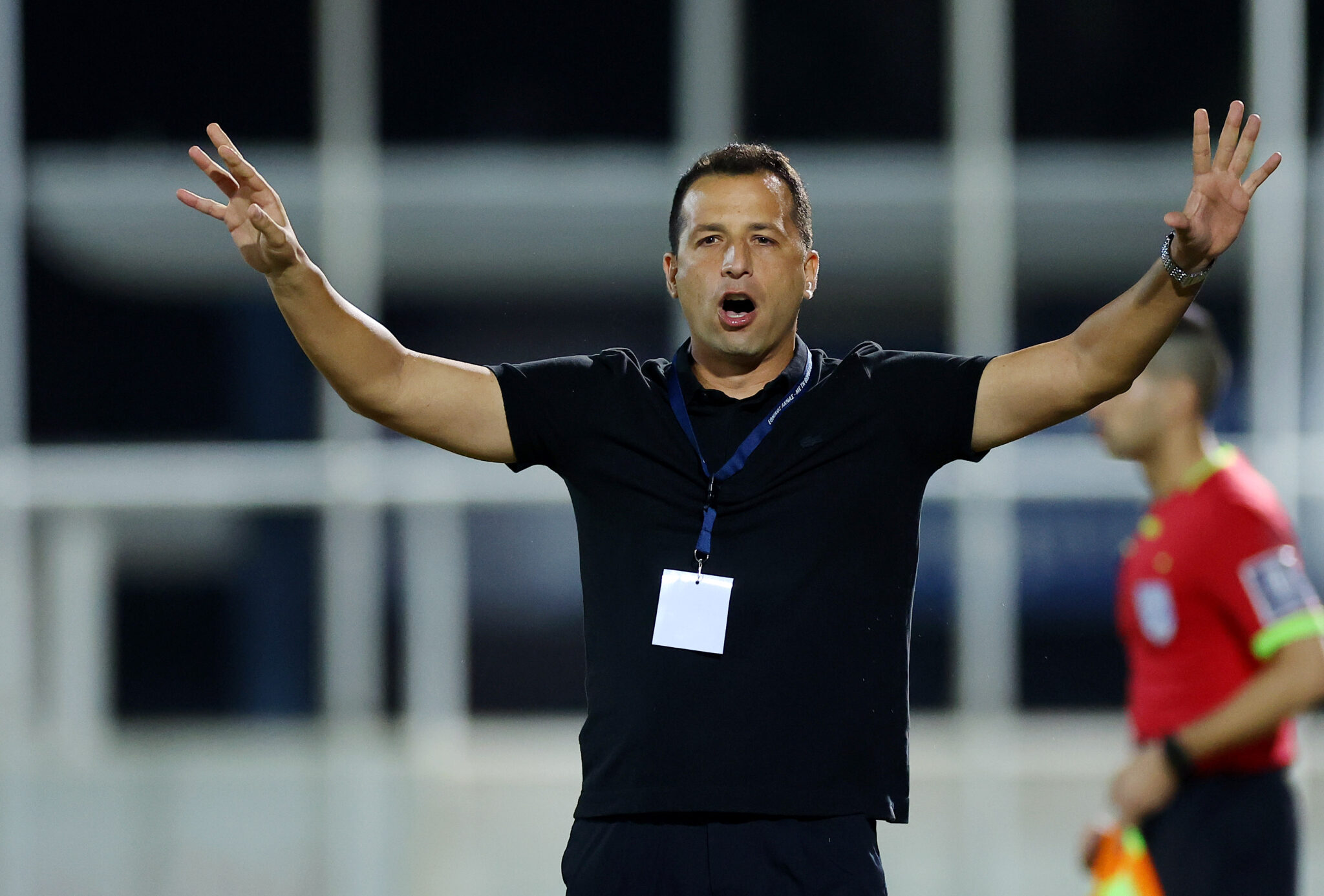 Στην πόρτα της εξόδου ο Άνχελ Λόπεθ