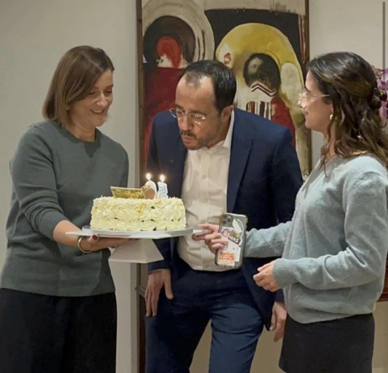 Γενέθλια για τον Πρόεδρο της Δημοκρατίας – Η έκπληξη από την Φιλίππα (ΦΩΤΟ)