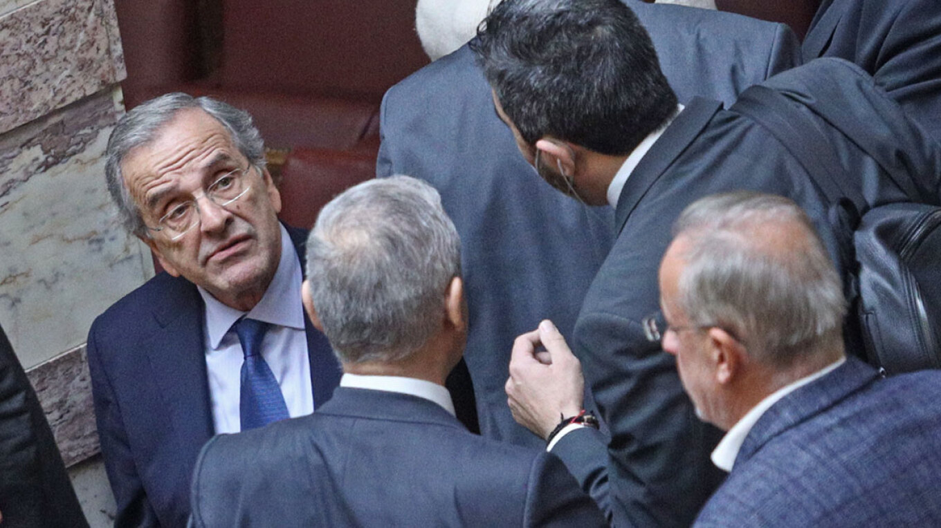 «Ναι» από τους βουλευτές της ΝΔ πλην Σαμαρά την τροπολογία για το μεταναστευτικό