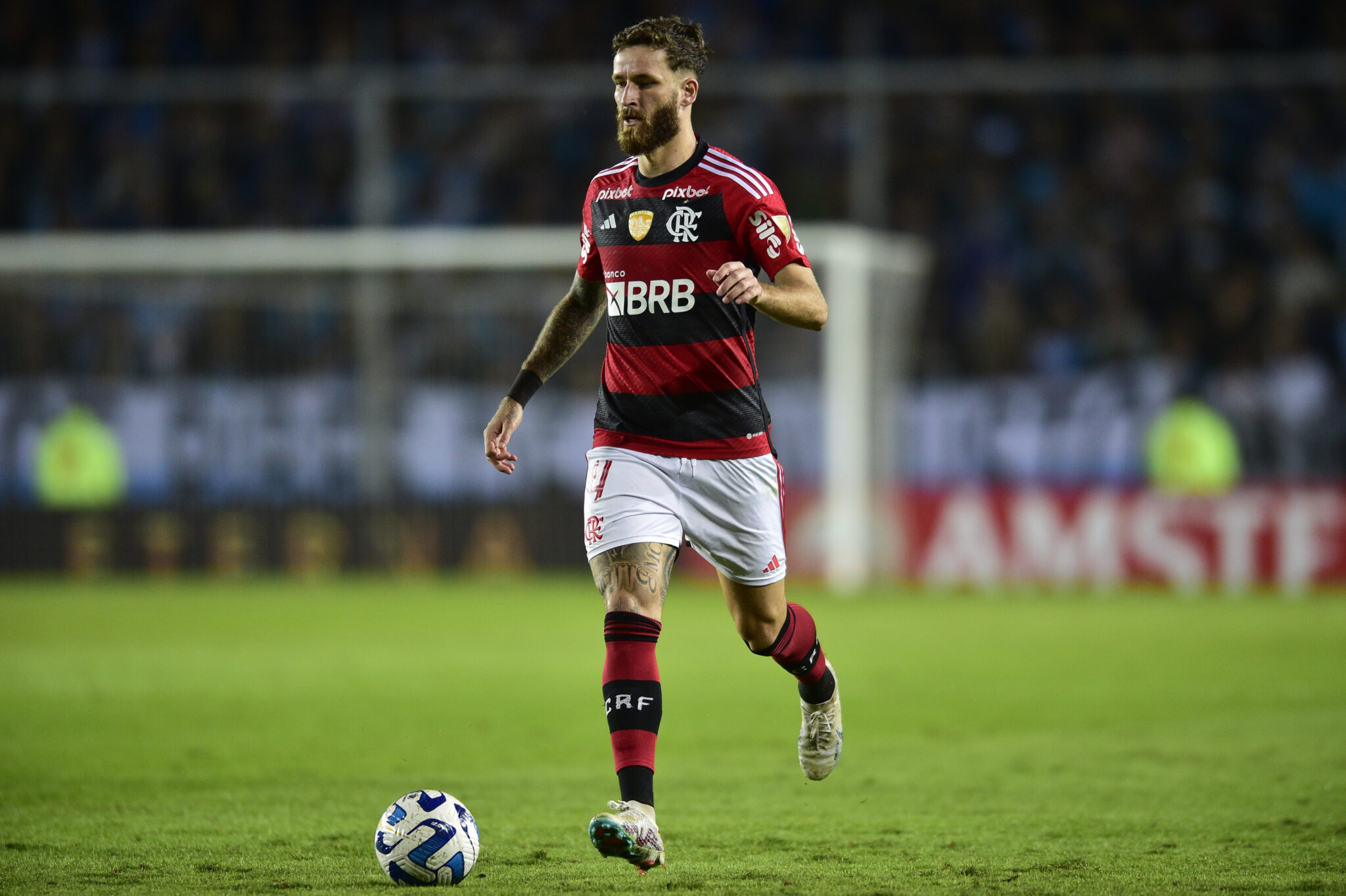 Ενδιαφέρον του Ολυμπιακού για τον Λέο Περέιρα της Φλαμένγκο