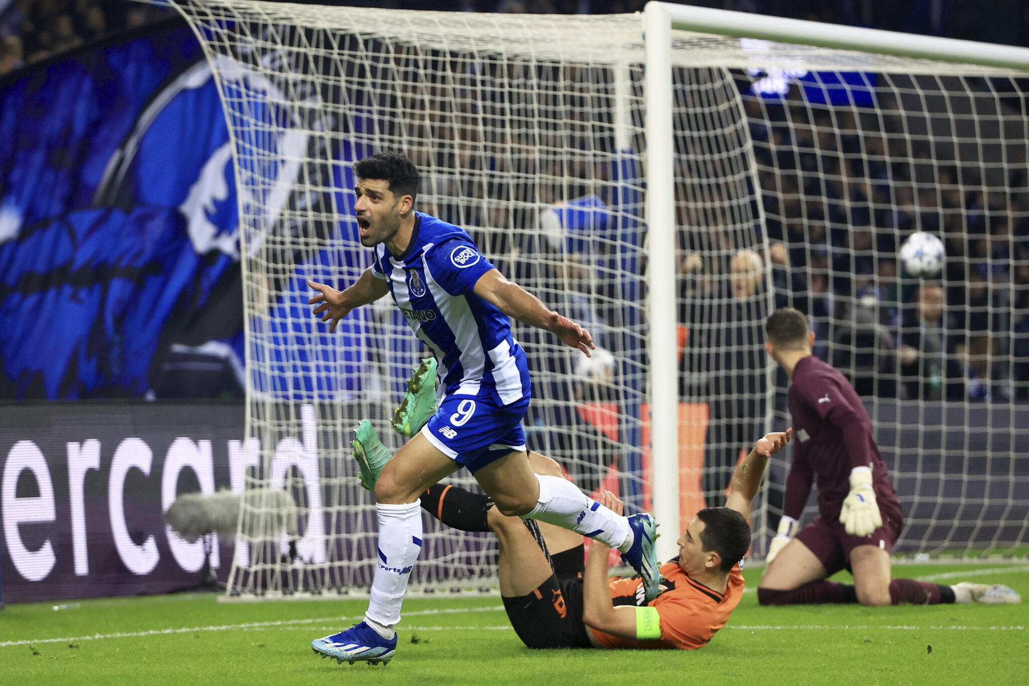 Βγάζει στο «σφυρί» τα δίχτυα και το σημαιάκι του κόρνερ η Πόρτο μετά την 5άρα