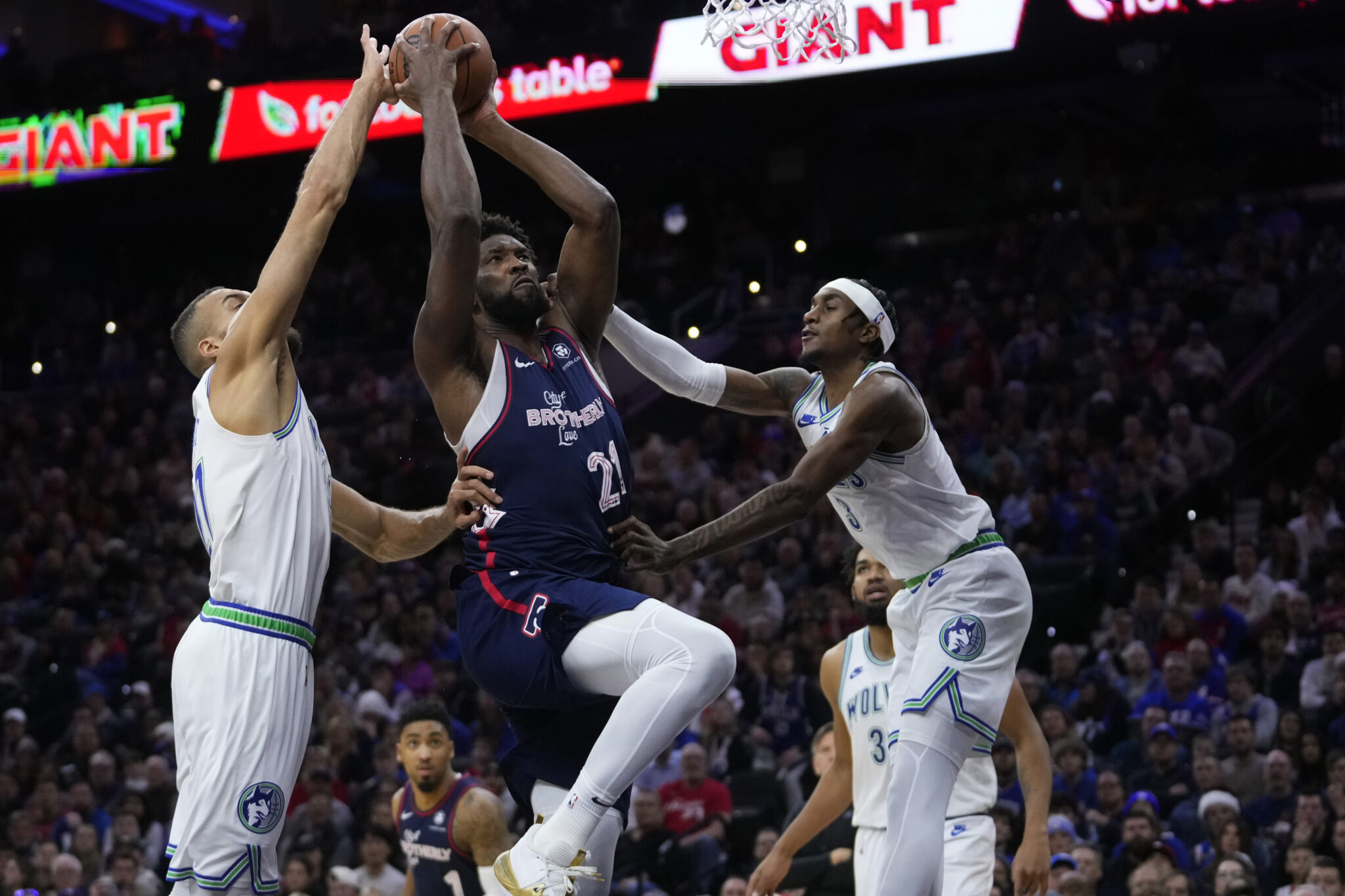 Τρομερός Εμπίντ διέλυσε τους Τίμπεργουλβς, το… χαβά του ο Γιόκιτς