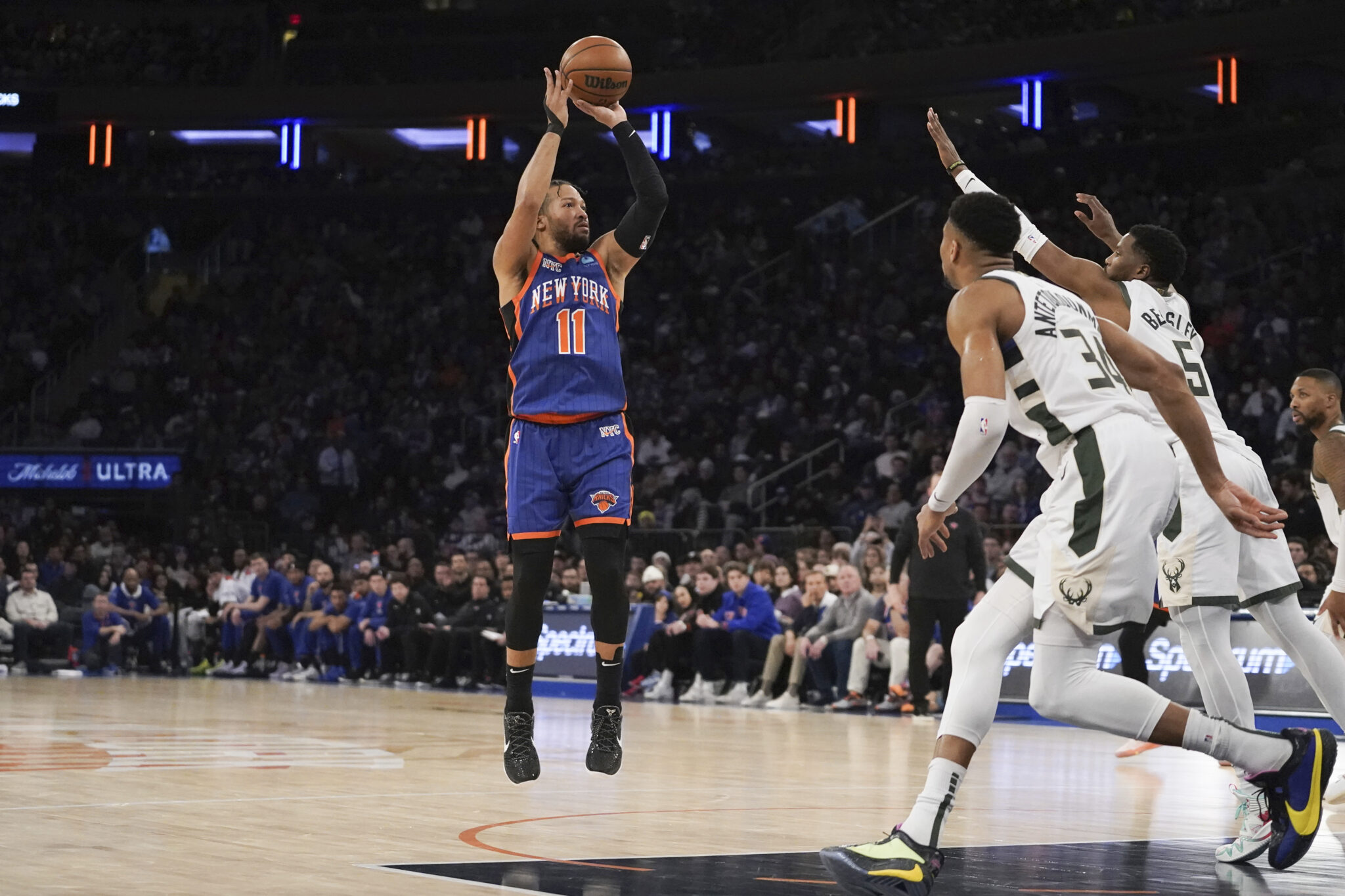 Ντύθηκε… Άγιος Βασίλης ο Μπράνσον και χάλασε τα Χριστούγεννα των Μπακς