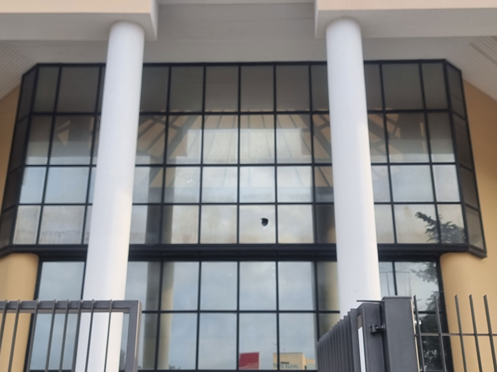 Το ίδιο πρόσωπο που τα έσπασε στα ΥΚΕ Πάφου πίσω από τις ζημιές στο Δικαστήριο