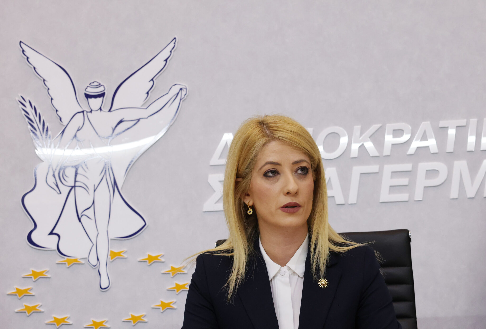 «Άστραψε» η Αννίτα κατά όσων Συναγερμικών την περιμένουν στη γωνιά (ΒΙΝΤΕΟ)