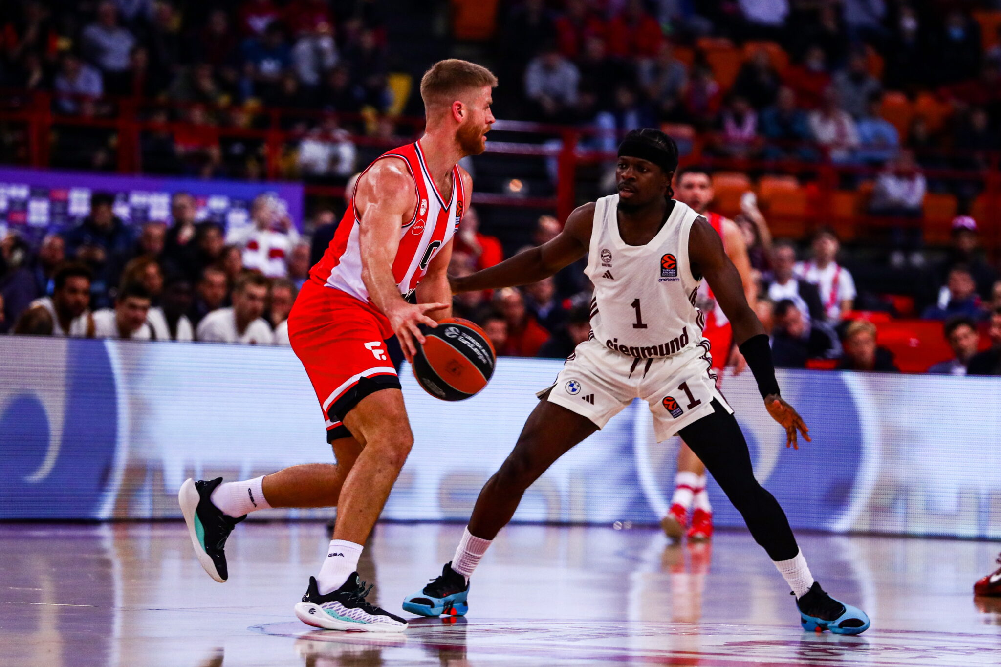 «Καθάρισε» χαλαρά την Μπάγερν και επέστρεψε στις νίκες ο Ολυμπιακός