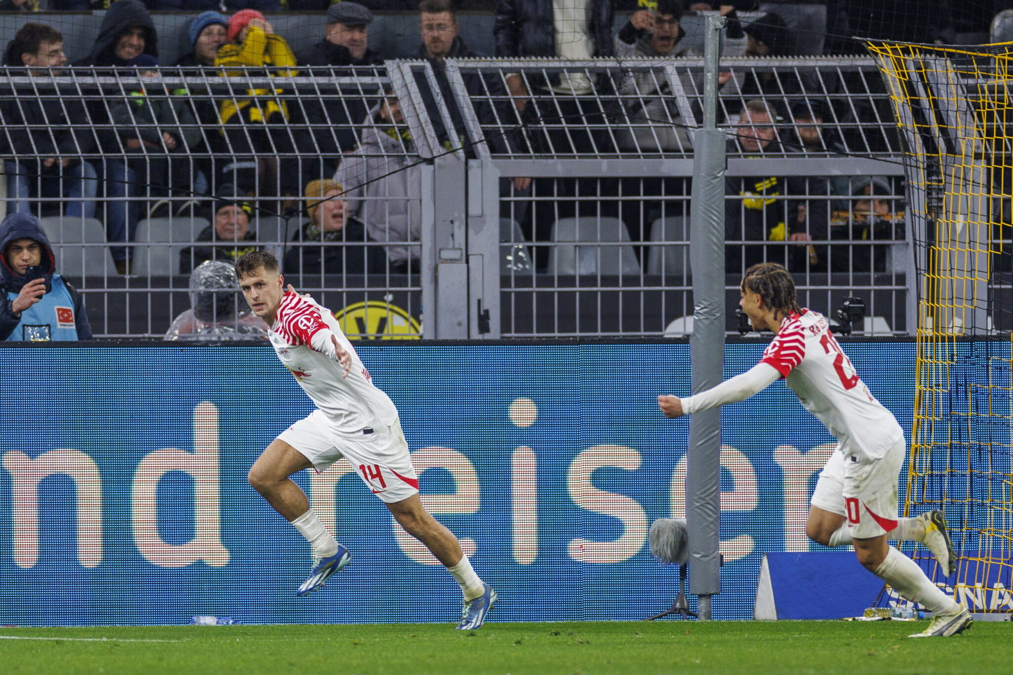 Πέρασε από το Ντόρτμουντ και πήγε στο +4 από την Μπορούσια η Λειψία