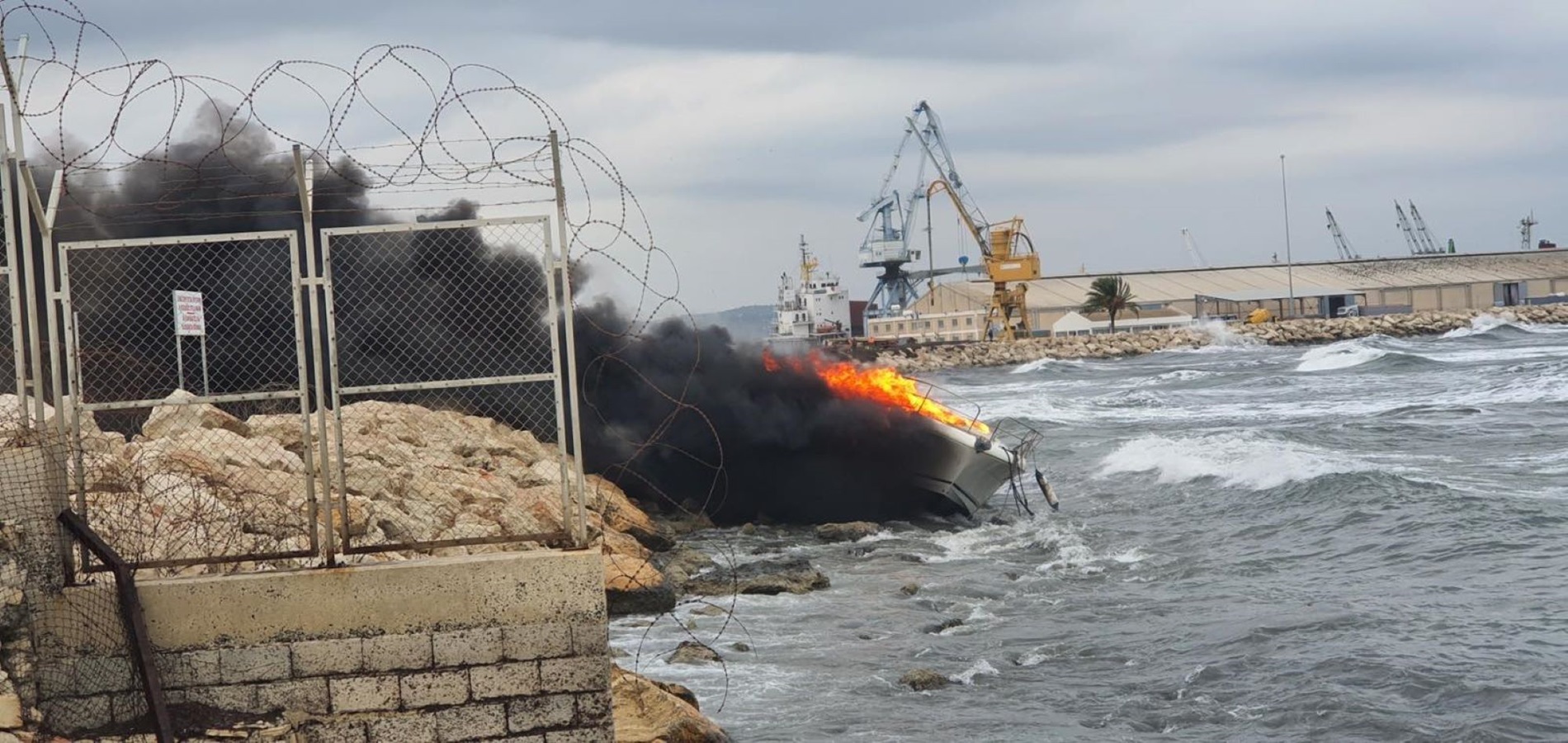 «Δύσκολη η διερεύνηση» για τη φωτιά στα σκάφη στη Μαρίνα Λάρνακας (ΒΙΝΤΕΟ)