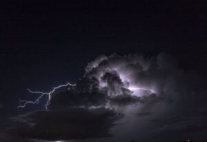 Χαλάει για τα καλά ο καιρός μετά το μεσημέρι, σε ισχύ κίτρινη προειδοποίηση