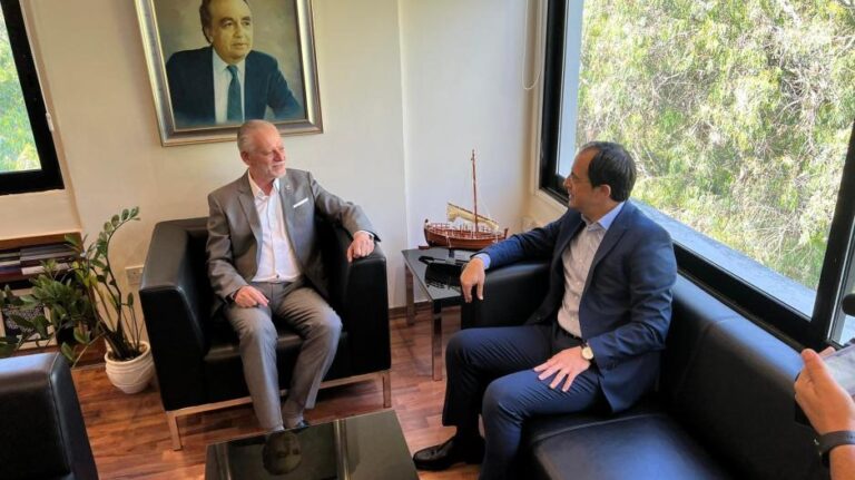 Σιζόπουλος για ΠτΔ: «Δεν σημαίνει ότι πρέπει να τον έχουμε ποδηγετημένο»