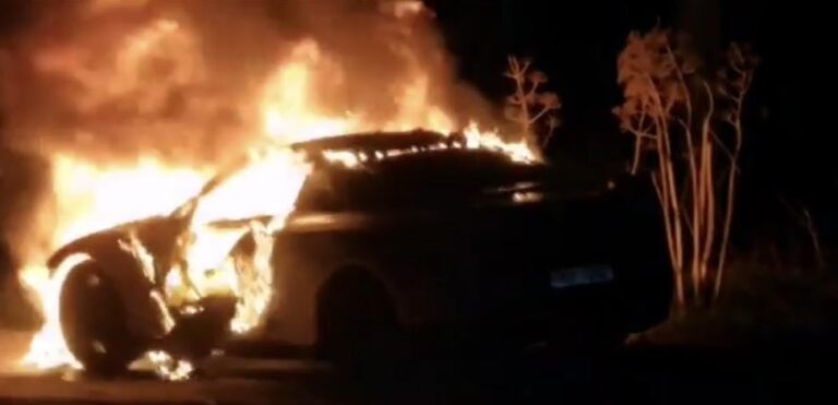 Έκλεψαν όχημα 31χρονης στο Παραλίμνι και το πυρπόλησαν