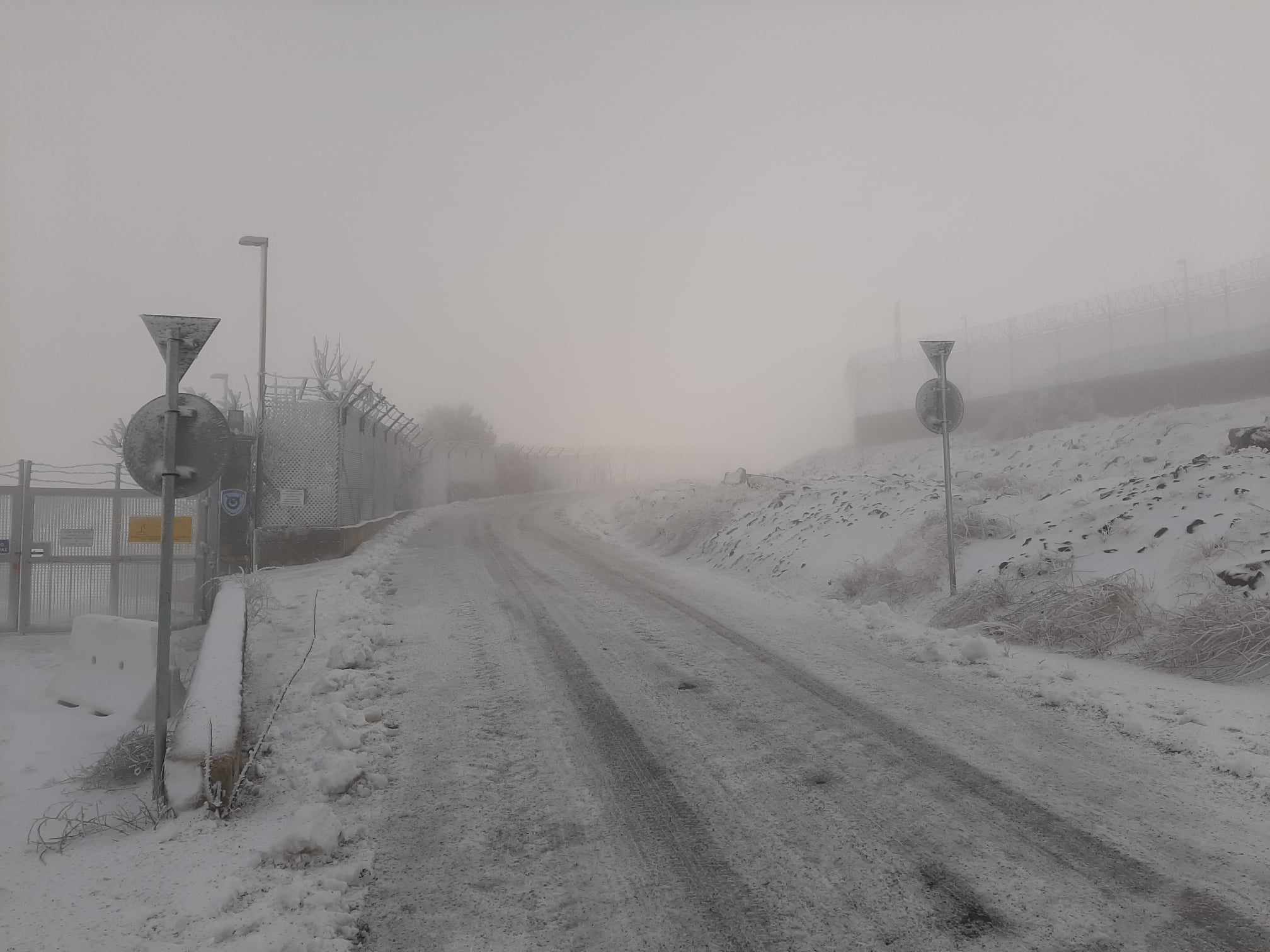 Κλειστοί λόγω χιονόπτωσης και παγετού οι δρόμοι προς Τρόοδος