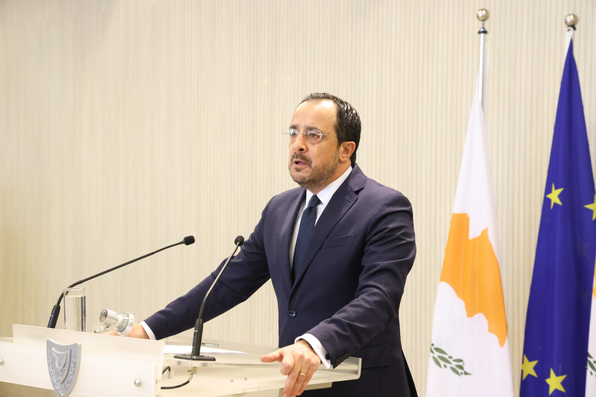 Η…άτσαλη διαχείριση του ανασχηματισμού «ράγισε» το γυαλί της συγκυβέρνησης