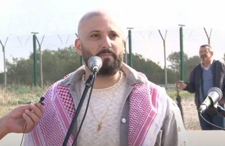 Η σπαρακτική ιστορία του Σιάντι: «Είδα την οικογένεια μου να πεθαίνει» (VID)