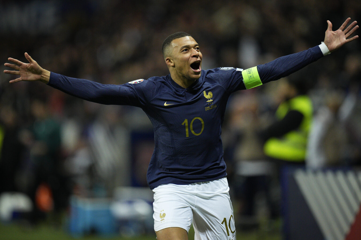 Ελεύθερος να μιλήσει με ομάδες ο Εμπαπέ, η προθεσμία στη Ρεάλ και η Παρί