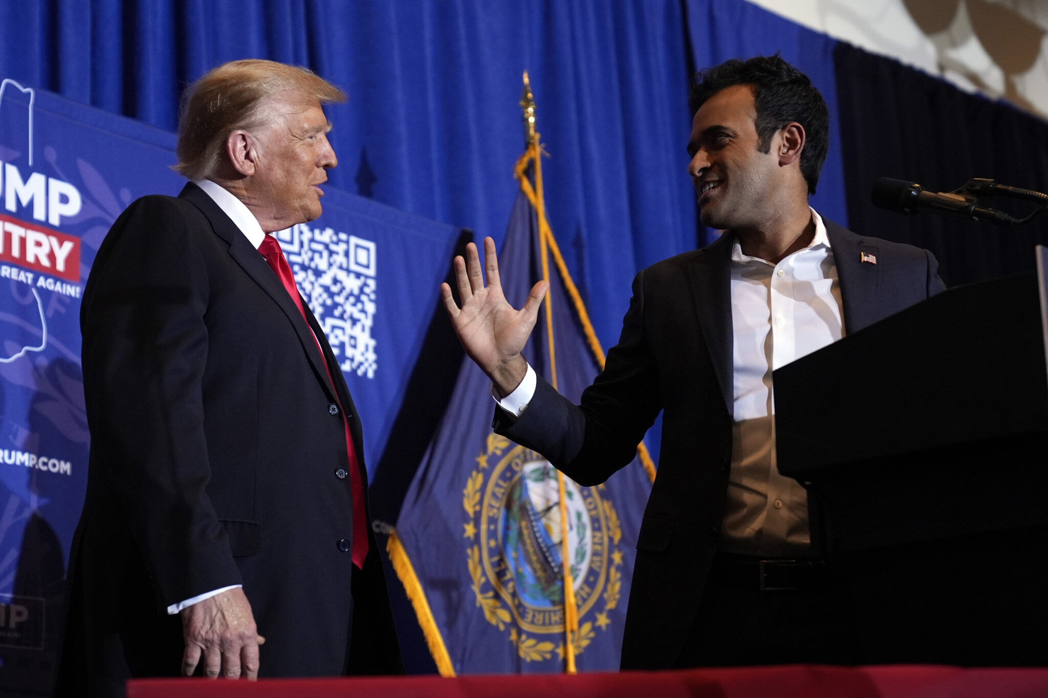 Τερματίζει την καμπάνια του, στηρίζει Τραμπ ο Ραμασουάμι