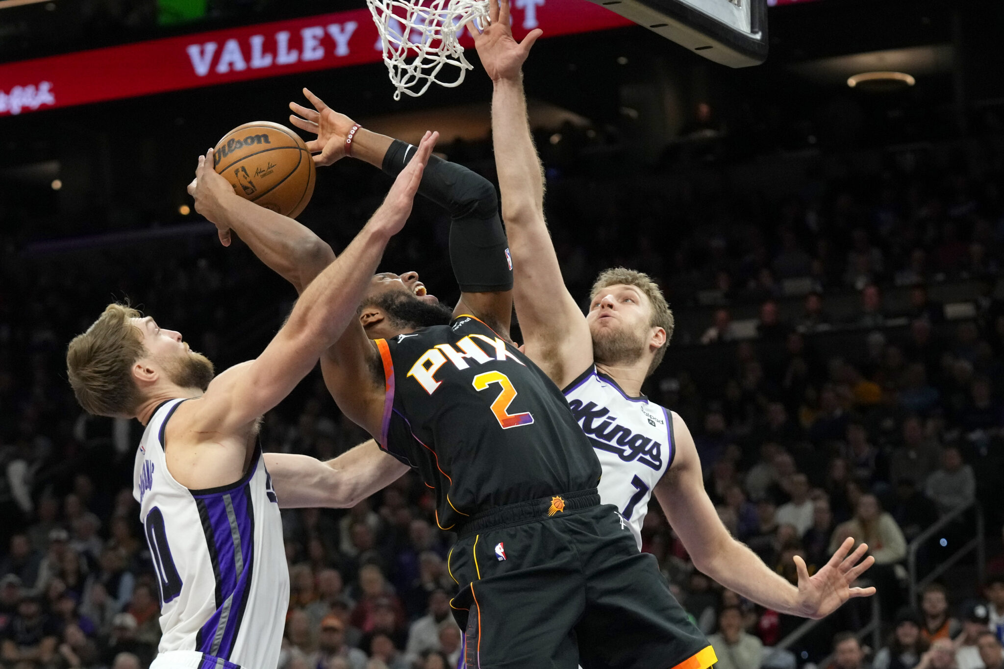 Οι Κινγκς «λιποθύμησαν» στο τέλος, στην καλύτερη βραδιά του Βεζένκοφ