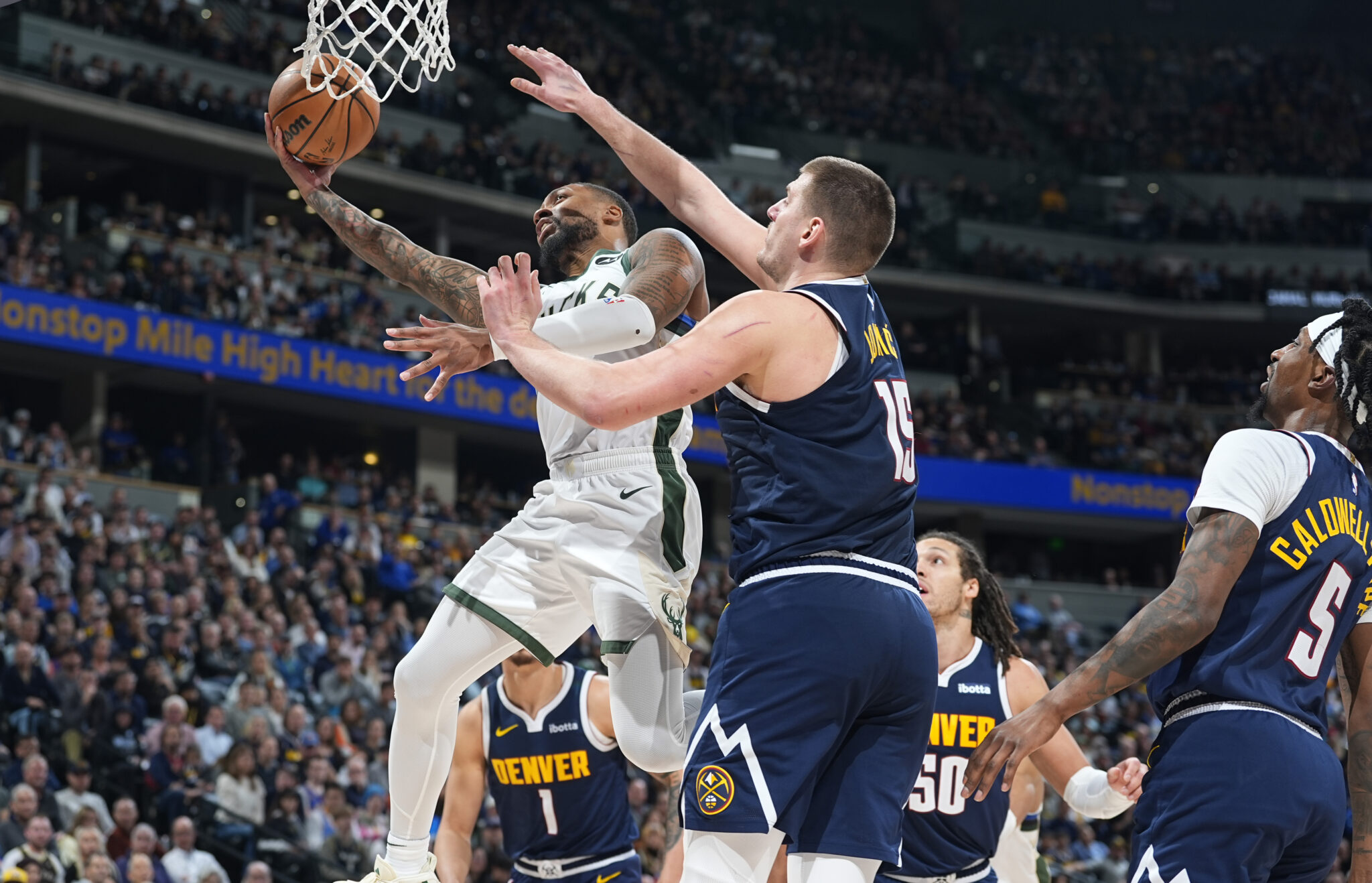 Ο «τριπλός» Γιόκιτς χάλασε το ντεμπούτο του Ρίβερς στους Μπακς