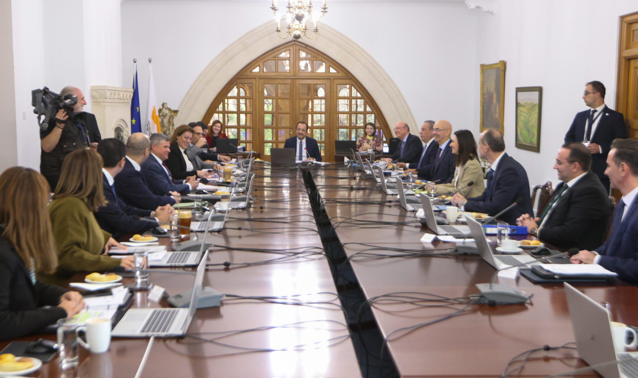 Νόμιμη η παρουσία Κυβερνητικού Εκπροσώπου και Υφ. παρά τω Προέδρω στο Υπουργικό