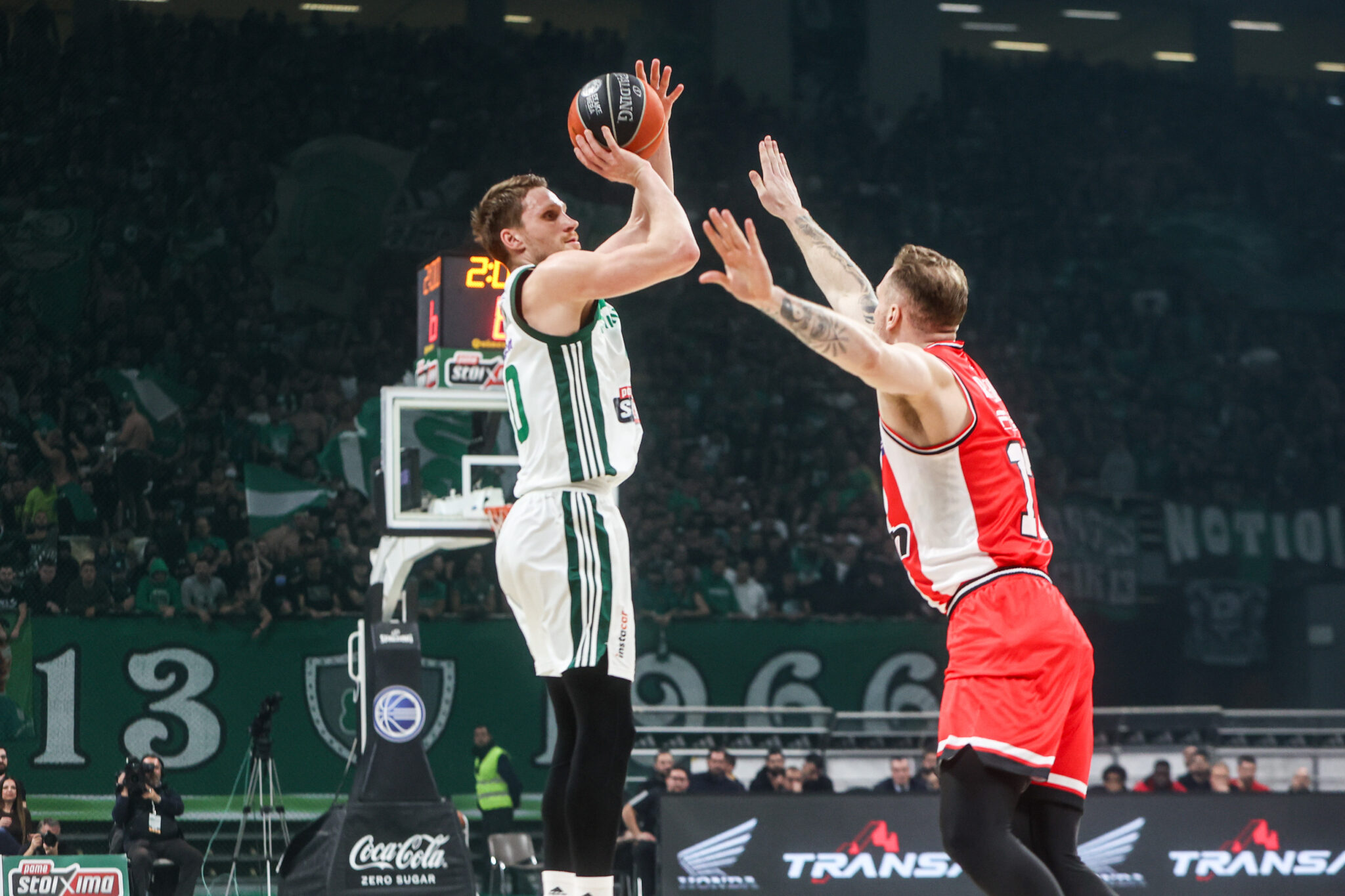 Άντεξε στην πίεση του Ολυμπιακού ο Παναθηναϊκός και κλείδωσε το πλεονέκτημα