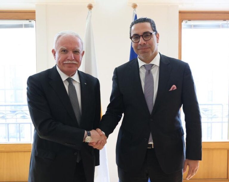 Κόμπος και al Maliki συζήτησαν για βοήθεια προς Γάζα και αναζωογόνηση διαλόγου