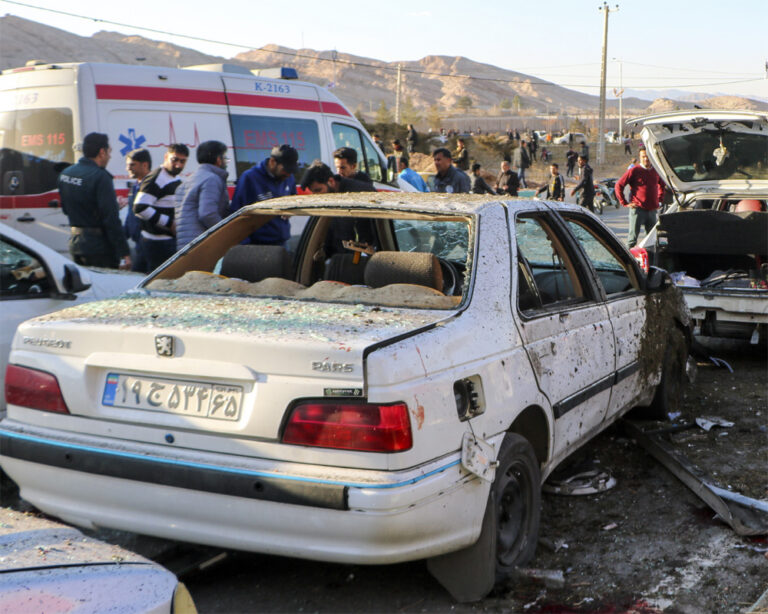 Τουλάχιστον 95 νεκροί από την επίθεση στον τάφο του Σολεϊμανί