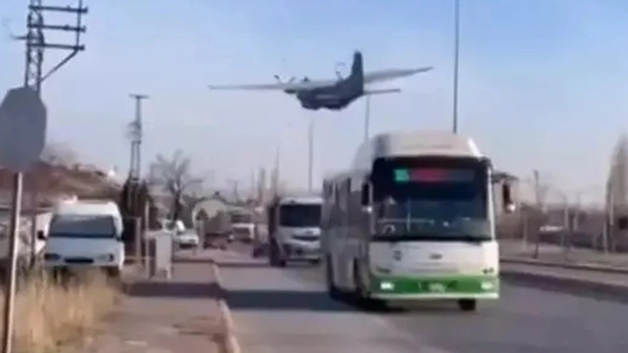 ΒΙΝΤΕΟ: Πτήση-θρίλερ σε χαμηλό ύψος για τουρκικό C-160