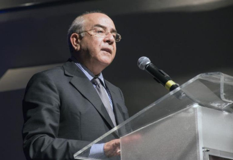 Βγαίνει μπροστά για τα ωφελήματα ο Ομήρου: «Αφήνονται να αιωρούνται σκιές»