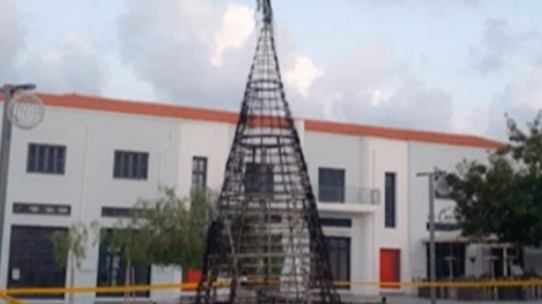 Υπό κράτηση 39χρονος για τον εμπρησμό του Χριστουγεννιάτικου Δέντρου στην Πάφο