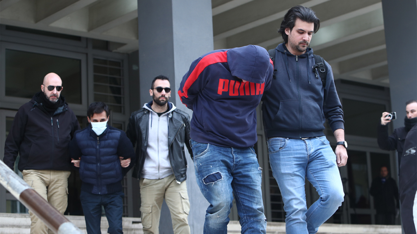 Ο ένας τα ρίχνει στον άλλο, για τη δολοφονία της εγκύου στην Καλαμαριά