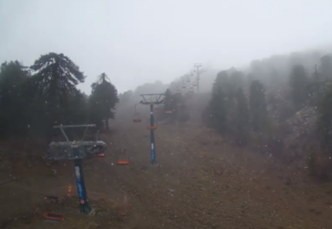 Επιβεβαιώθηκαν οι προγνώσεις: Άρχισε να χιονίζει στο Τρόοδος (ΒΙΝΤΕΟ)