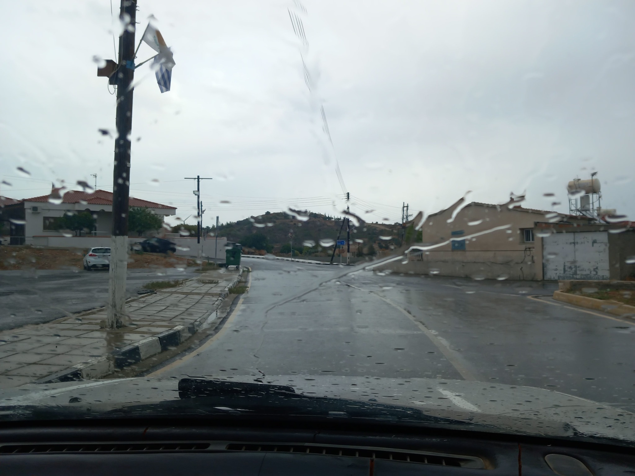 Σκαμπανεβάσματα της θερμοκρασίας και βροχές στο «μενού» του καιρού