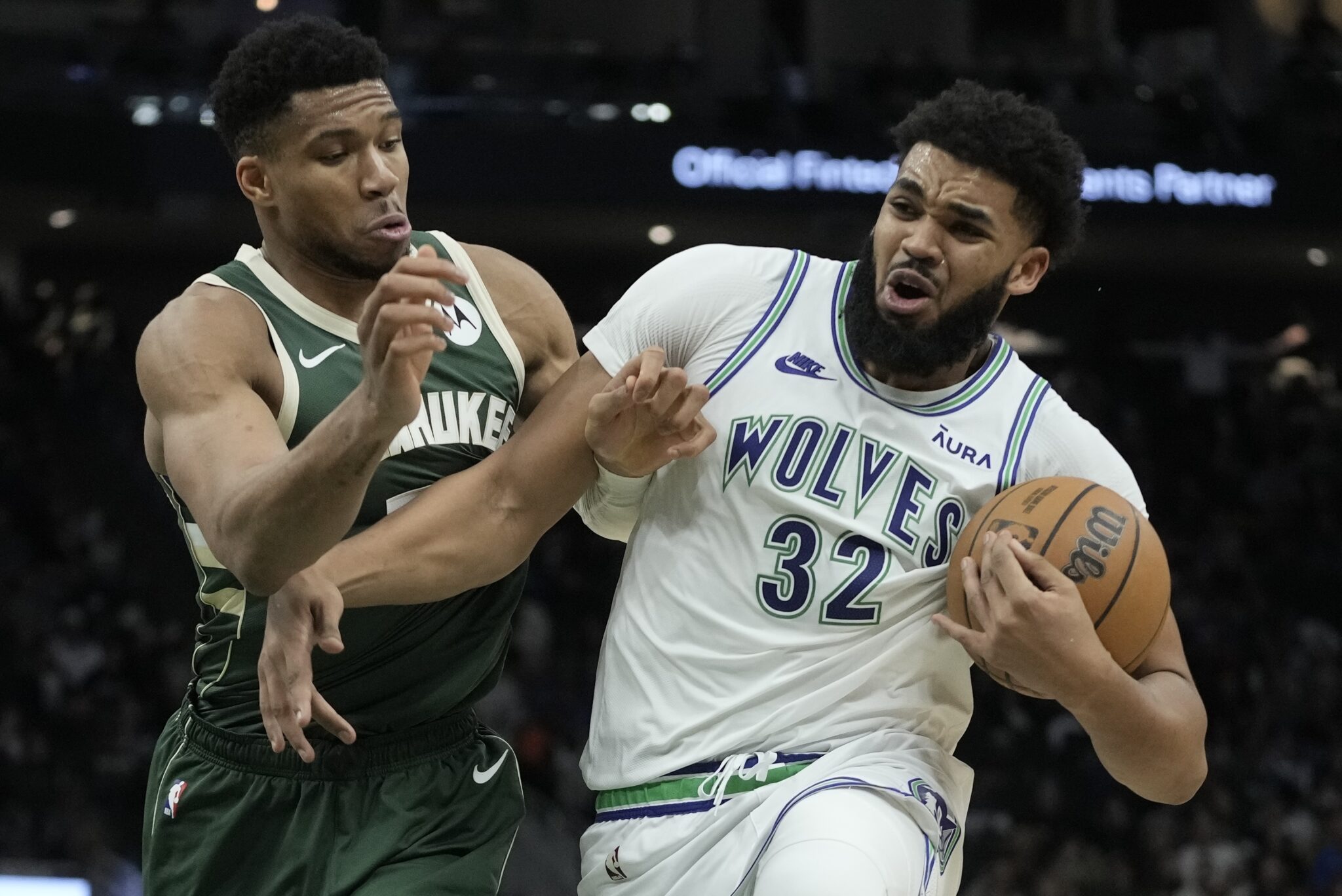 Συντριβή στο Μιλγουόκι για τους Μπακς