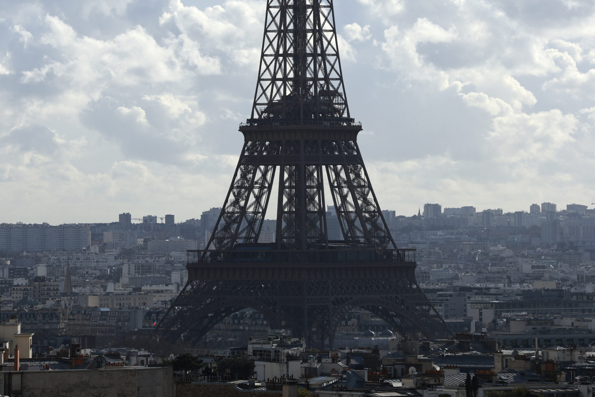 Κατέληξαν σε συμφωνία: Ανοίγει ξανά ο Πύργος του Άιφελ μετά τις απεργίες