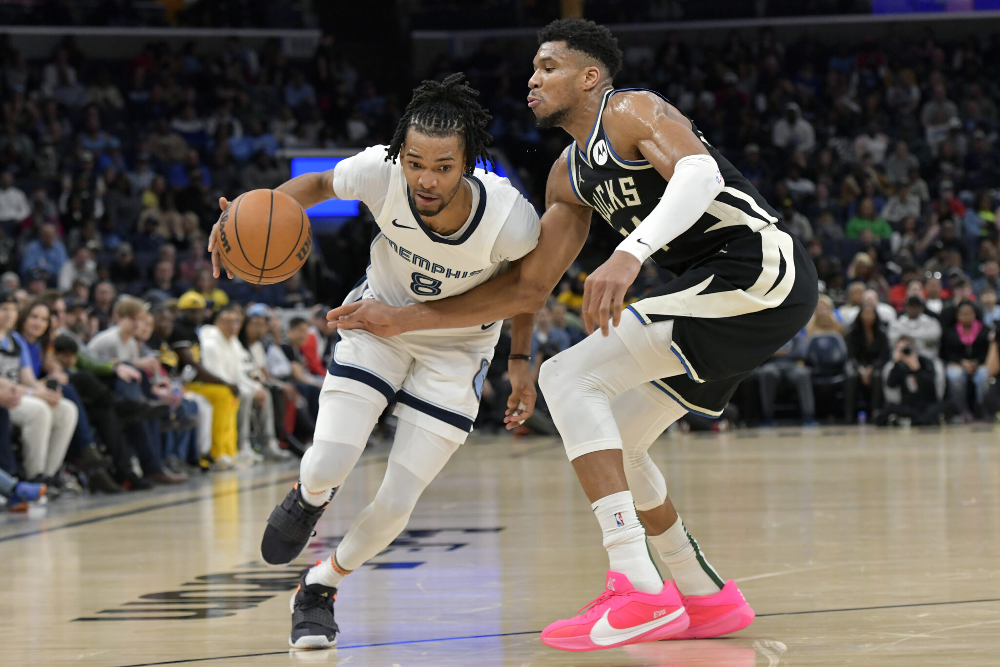 Οι Γκρίζλις «γκρέμισαν» τους Μπακς