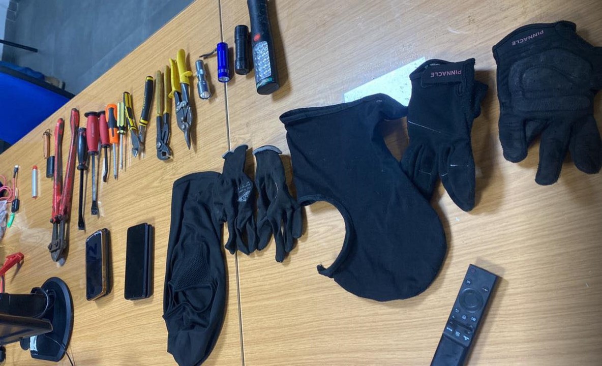 Τους «τσάκωσαν» φορτωμένους διαρρηκτικά εργαλεία, συνελήφθησαν τέσσερα πρόσωπα