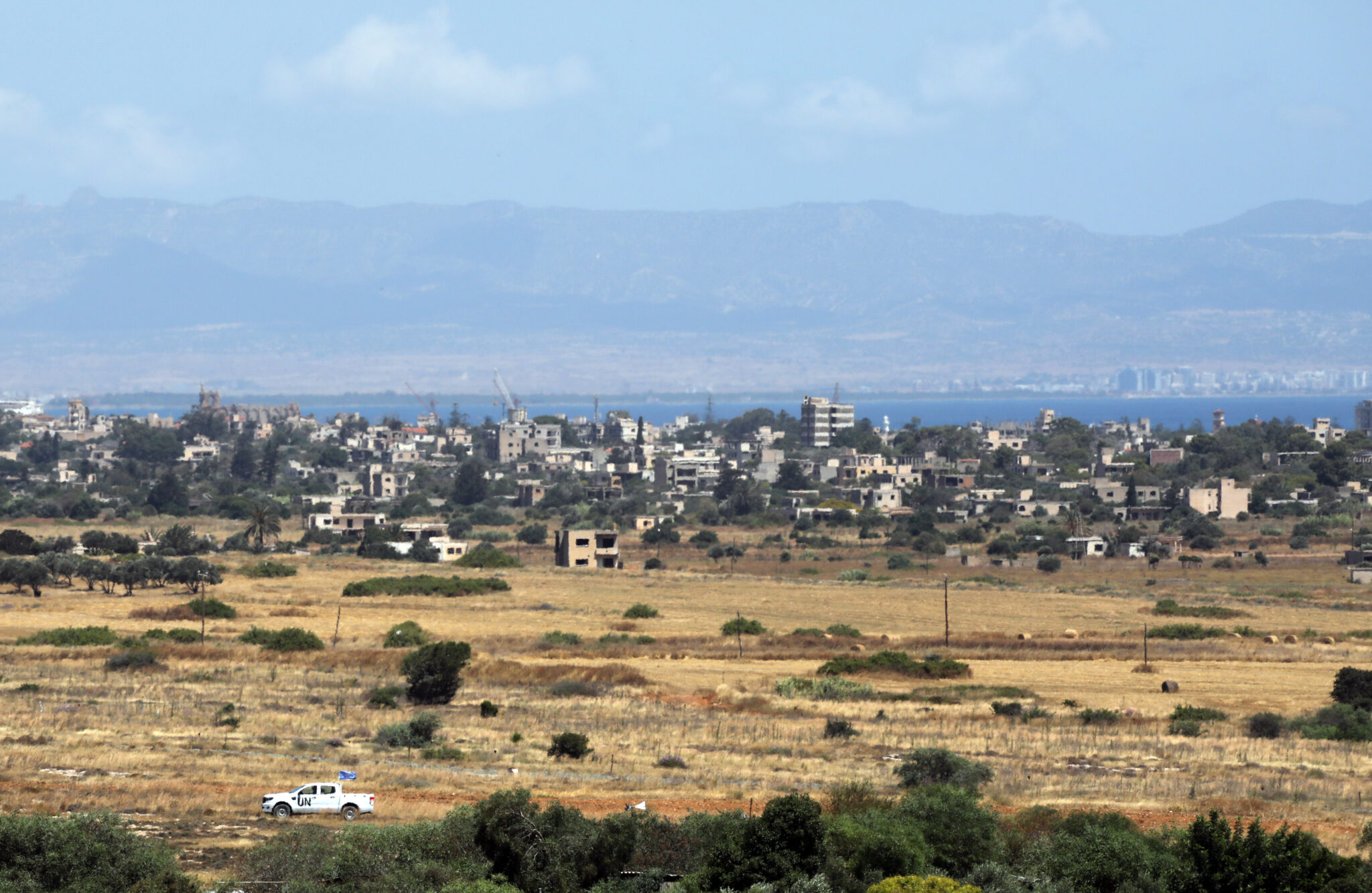 Αρχίζουν οι συζητήσεις για δικοινοτικό ηλιακό πάρκο στη νεκρή ζώνη