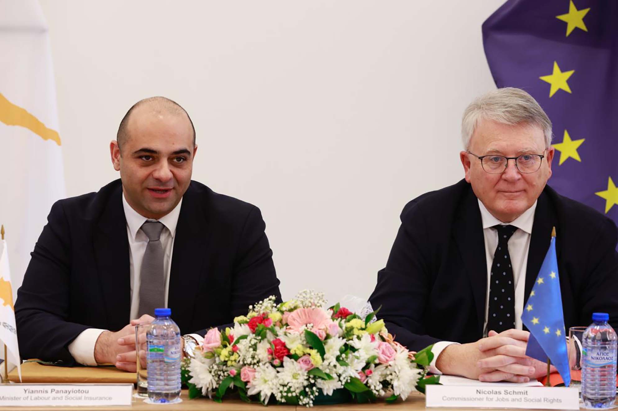 Σμιτ: Μπράβο για τον κατώτατο, αλλά τώρα συλλογικές συμβάσεις