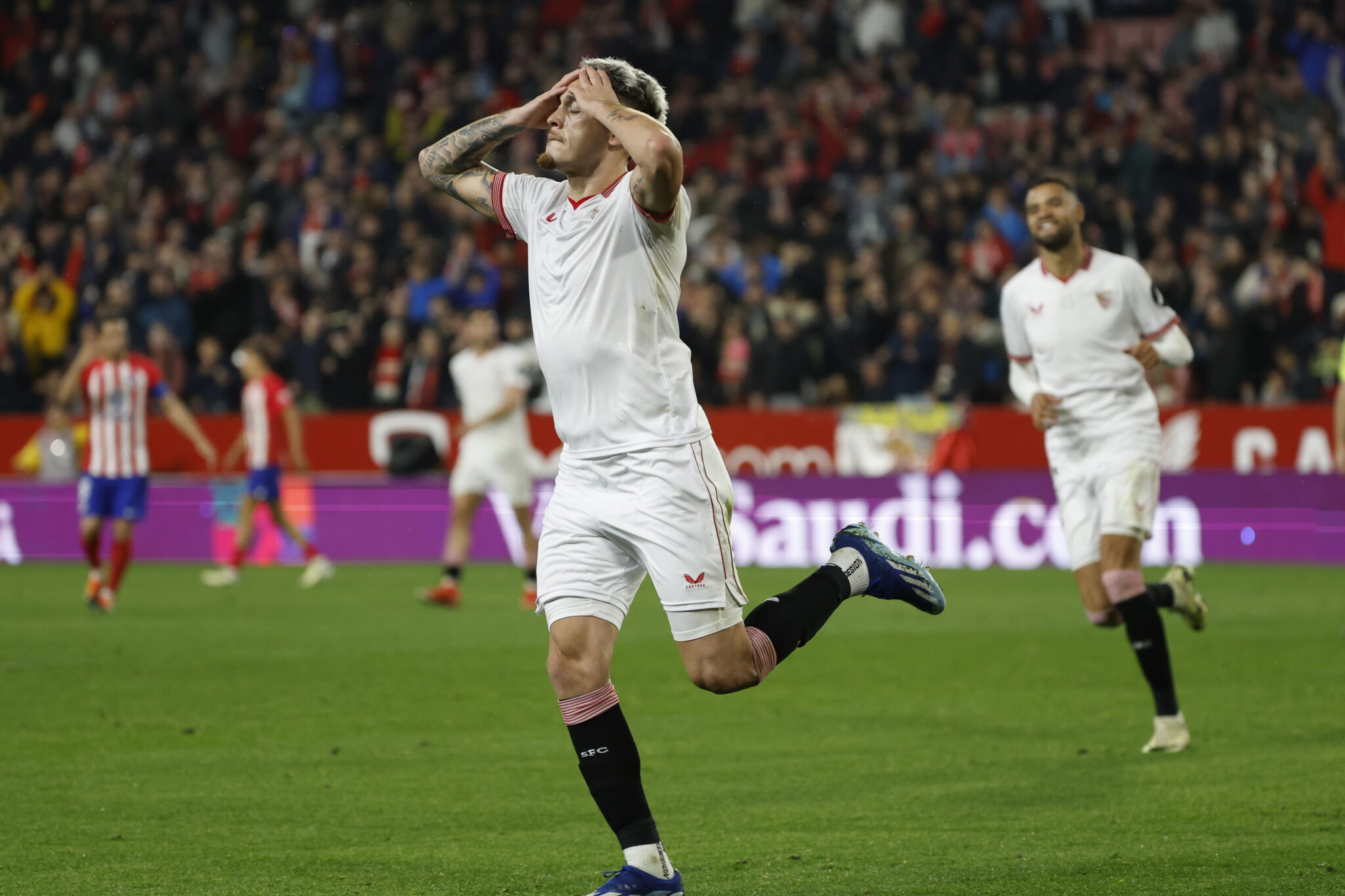 Άντεξε το «σφυροκόπημα» και τέζαρε την Ατλέτικο η Σεβίλλη