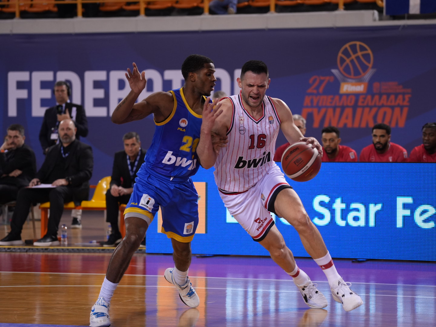 Ένα δεκάλεπτο «φωτιά» και έκλεισε θέση στον τελικό ο Ολυμπιακός