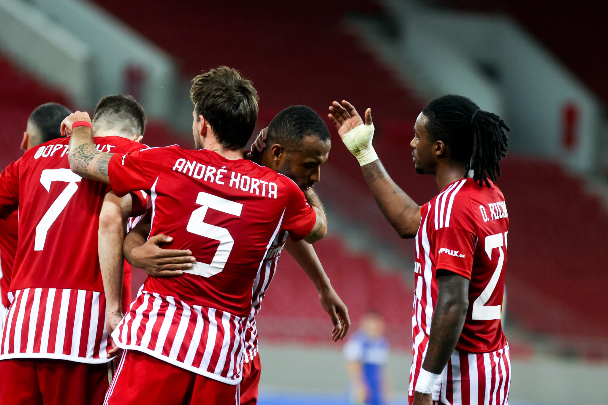 Τα είδε όλα κόντρα στον Αστέρα, αλλά συνέχισε νικηφόρα ο ψυχωμένος Ολυμπιακός