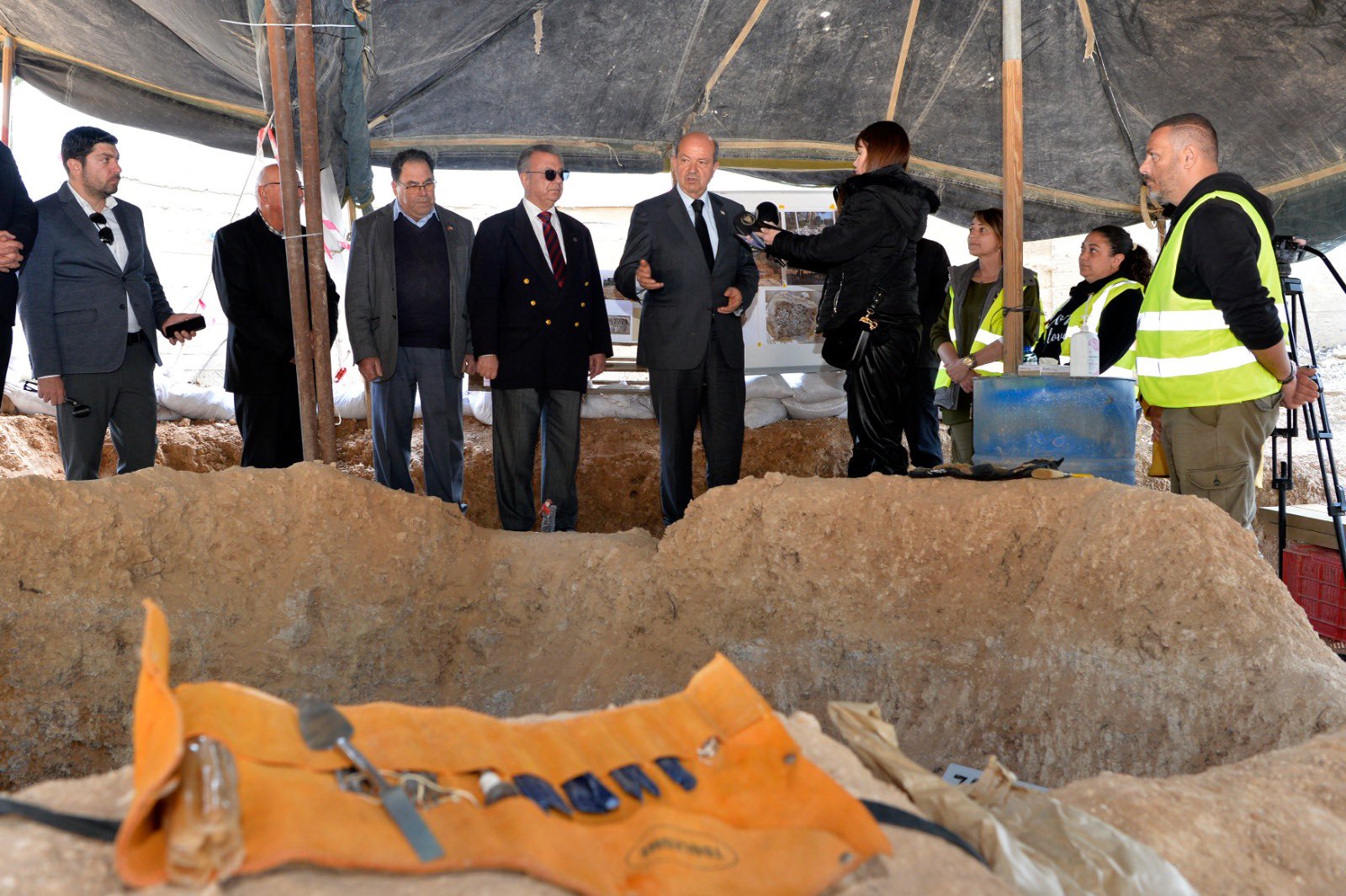 Είδε από κοντά τις ανασκαφές της ΔΕΑ στην Αλόα ο Τατάρ