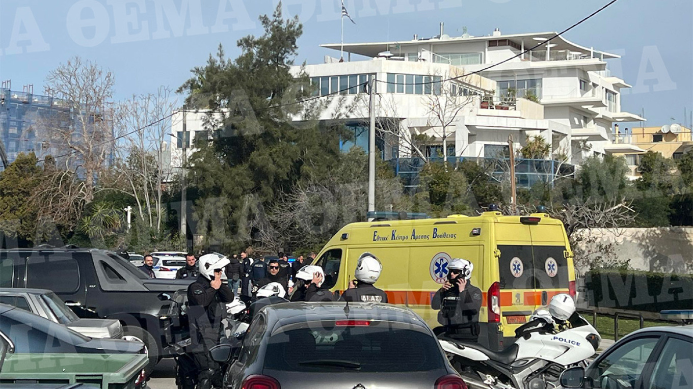 Γλυφάδα: Απολυμένος εισέβαλε σε ναυτιλιακή, ένας νεκρός, δύο τραυματίες