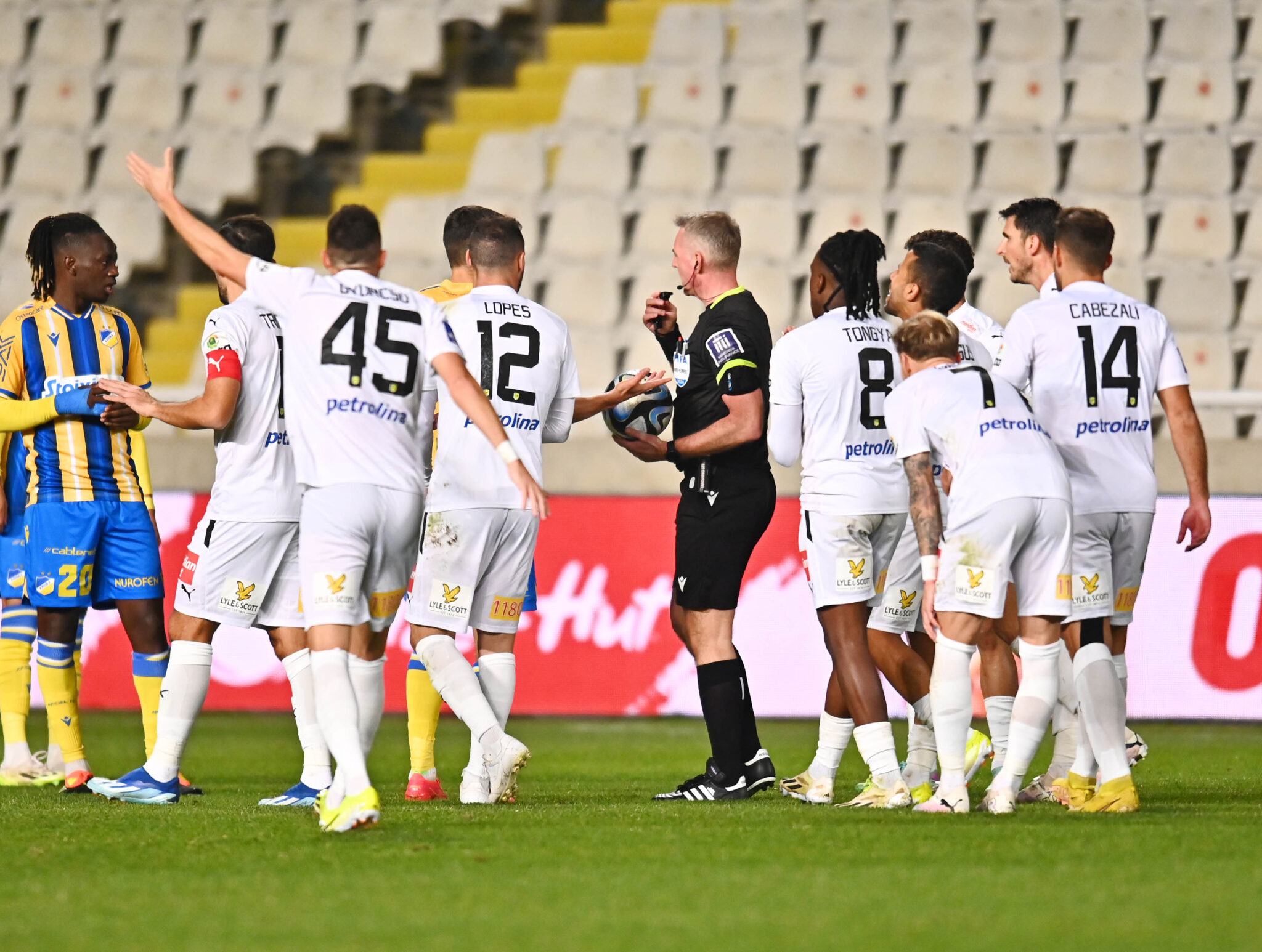 «Ευτυχώς που υπάρχει VAR γιατί θα μιλούσαμε για αλλοίωση αποτελέσματος»