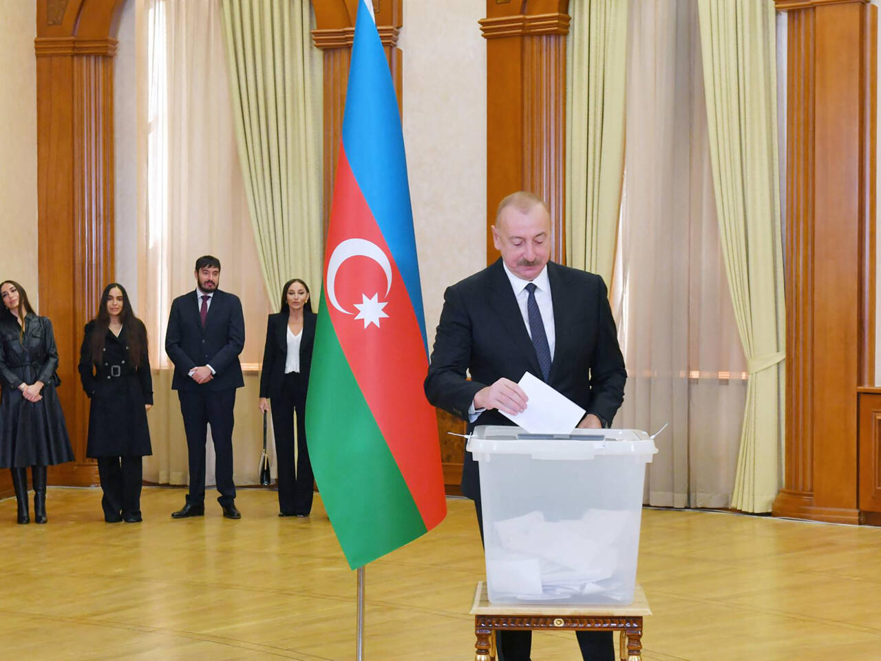 Ιλχάμ Αλίεφ: Με 92% για 5η φορά πρόεδρος του Αζερμπαϊτζάν