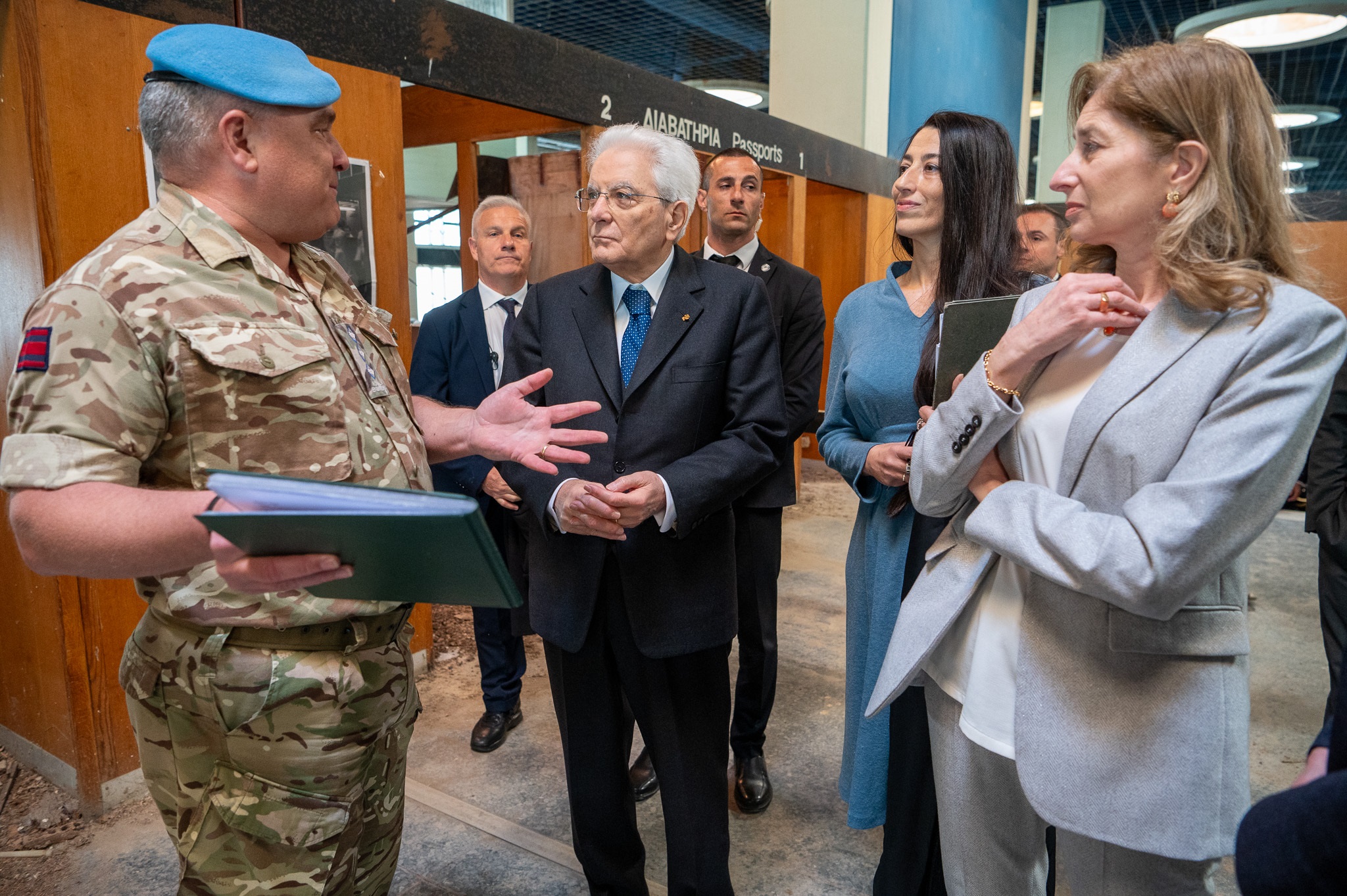 Η συγκίνηση του Ματαρέλα στο αεροδρόμιο «φάντασμα» στη Νεκρή Ζώνη (ΒΙΝΤΕΟ)