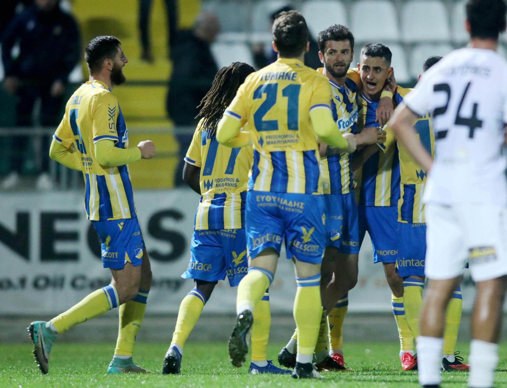 Πέρασε από την Περιστερώνα και μπαίνει φορτσάτος στα play-off ο ΑΠΟΕΛ (ΒΙΝΤΕΟ)