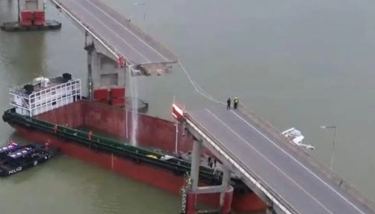 Φονική σύγκρουση πλοίου με γέφυρα στη νότια Κίνα (ΒΙΝΤΕΟ&ΦΩΤΟ)